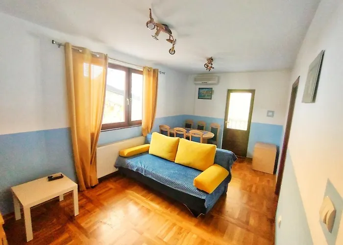 Plavi Apartman Airport