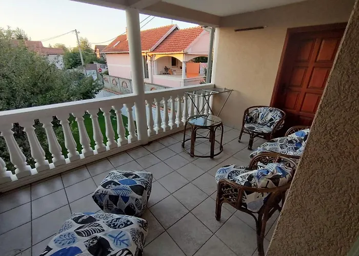 Plavi Apartman Airport